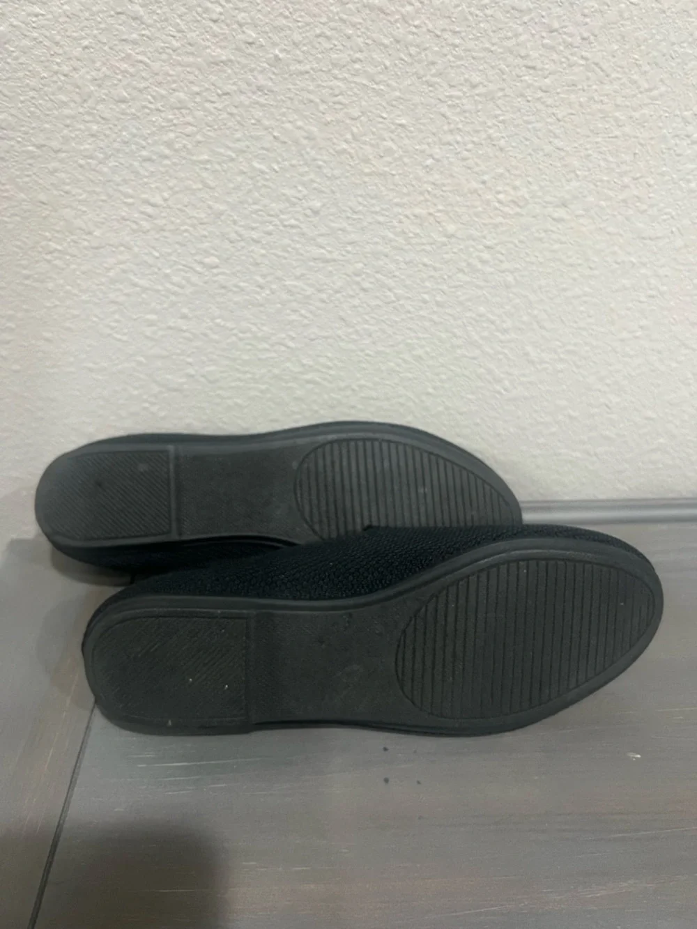 MIA sleek black